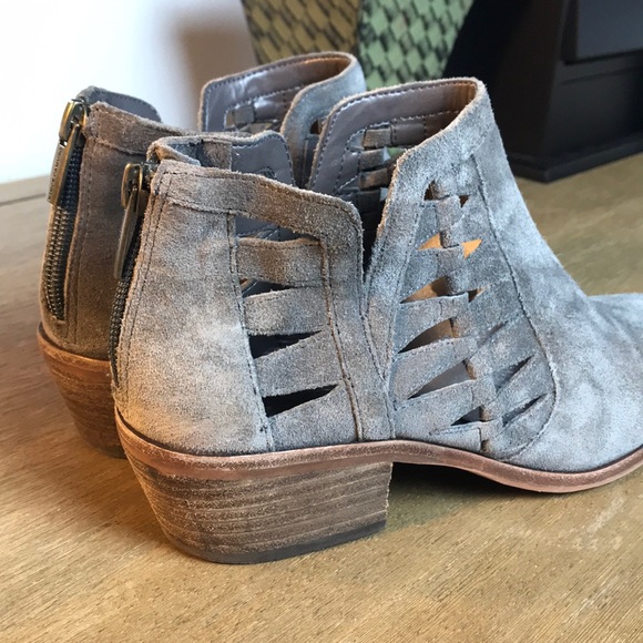 VINCE CAMUTO SUEDE BOOTIES - Picture 6 of 10